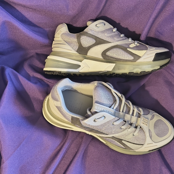 Givenchy Giv 1 Tr Low Top Sneakers - Picture 12 of 12